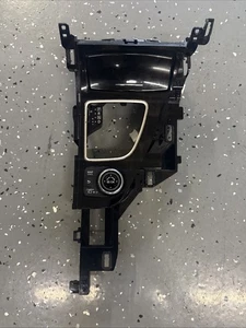 Infiniti Q60 2017-2022 transmisión piso palanca de cambios bisel OEM 969414GF0A - Imagen 1 de 8