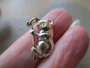 VINTAGE GOLD TONE RETRO AUSTRALIA CUTE KOALA BEAR FOB CHARM PENDANT BRACELET OLD - Picture 1 of 2