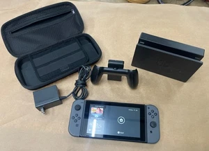 Nintendo Switch HAC-001(-01) Konsole mit grauen Joy-Con HAC-015 - Bild 1 von 13