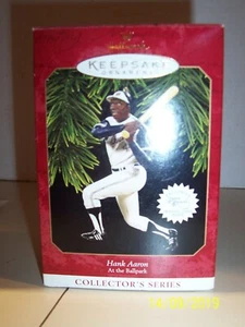 Hallmark Keepsake Ornament - "HANK AARON at the BALLPARK" mit Sammelkarte 1997 - Bild 1 von 3