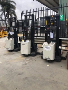 Crown 20MTT168A Electric Walkie Stacker FORKLIFT - 1000kg Capacity 4270mm High - Picture 1 of 2