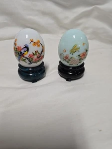 2 botellas de perfume coleccionables vintage Avon con forma de huevos, soportes incluidos - Imagen 1 de 10
