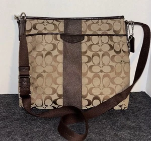 Borsa a tracolla Coach kaki e marrone firmata nuova senza etichette - Foto 1 di 5