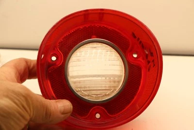 Lente de luz de respaldo genuina OEM 1972 Chevrolet Malibu LH con anillo cromado 5964507 Foto 1 de 4