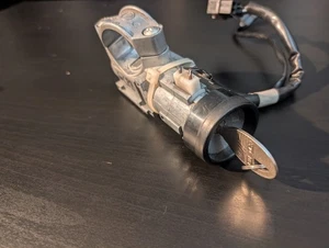 Conjunto de vaso de bloqueo de encendido JDM Subaru GC8B + 1 llave - Imagen 1 de 4