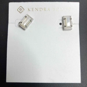 7482 Kendra Scott MOP Paola stud Earrings silvertone New - Picture 1 of 1