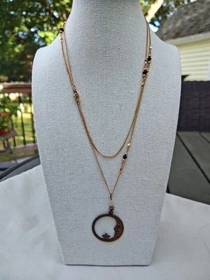 Monet Luna y Estrella Abierto Latón Colgante Dije y Collar de Cuentas Tono Dorado Cadena De Colección  Foto 1 de 4