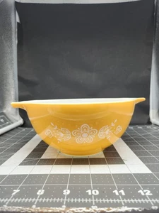 Pyrex # 442 1-1/2 QT Schmetterling Gold Aschenputtel verschachtelte Rührschüssel Blumen Swag - Bild 1 von 11