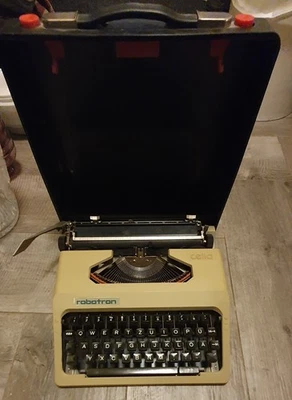 Schreibmaschine robotron S1001 cella Mechanik Reiseschreibmaschine DDR 1985 - Bild 1 von 2