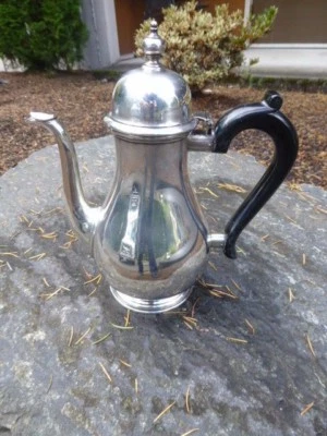 Cafeteira Tiffany & Co. prata esterlina linha Queen Anne - marca de data 1907-1945  - Imagem 1 de 4