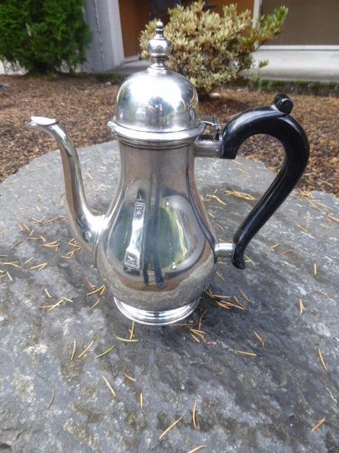 Cafetera Tiffany & Co. de plata esterlina línea Queen Anne - marca de fecha 1907-1945  Foto 1 de 4