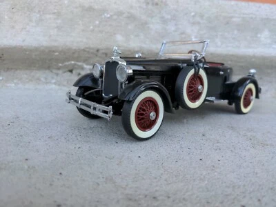 1:24 Danbury Mint 1927 Stutz Black Hawk Convertible Boat Tail Black - Image 1 of 4