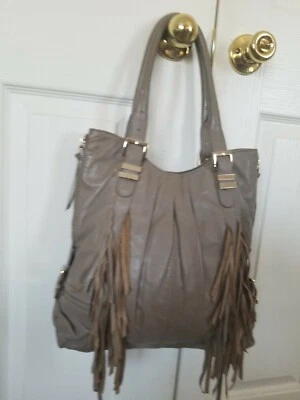 HYPE Bolso de Hombro de Cuero Hobo Cartera en Taupe con Flecos Foto 1 de 4