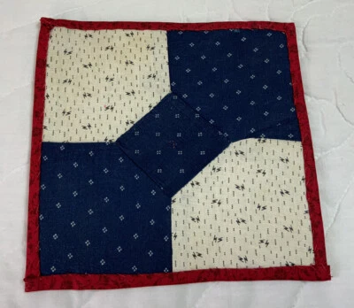 Antiguo edredón vintage de retazos pequeño, pajarita, calicos tempranos Foto 1 de 4