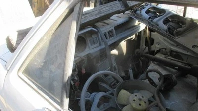 86 87 88 89 90 91 YUGO GV L. CRISTAL DE VENTILACIÓN DR DELANTERO Foto 1 de 2