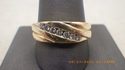 Anillo de diamantes de caballero de oro amarillo de 10 quilates, 4,1 g, tamaño: 11,75 (TDY028588) Foto 1 de 4