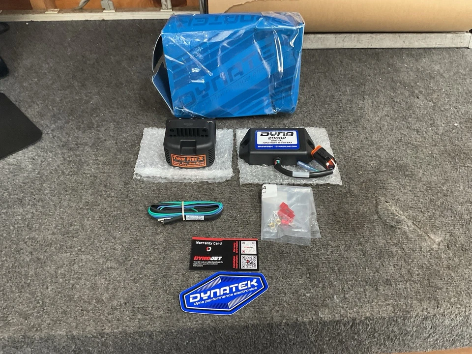 Kit de encendido/bobina Dynatek Dyna 2000 SFK-3P conector de 8 pines Harley Davidson Foto 1 de 4