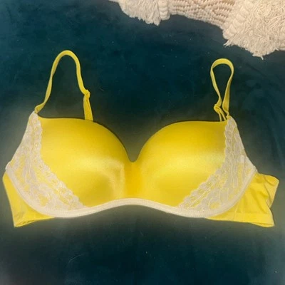 Sujetador Victorias Secret 34B Copas Acolchadas Elevación Amarillo Brillante Encaje Borde Balconet Bonito Foto 1 de 4