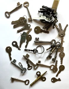 Antique Vintage Key LOT Skeleton Clock Corbin Yale GM Miller Lock Tags Opener - Picture 1 of 21