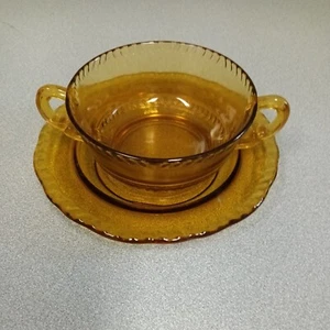 Sopa crema con placa base vidrio ámbar GADROON (borde de corteza de pastel) difícil de encontrar - Imagen 1 de 10