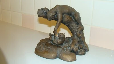 Estatua de lobos de bronce fundido en frío National Wildlife 1984 "Puma and Cub" de Chapel  Foto 1 de 4