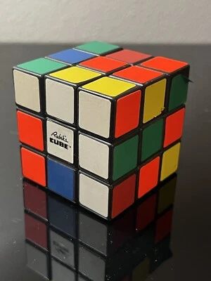 Cubo Rubik Vintage Anos 1980 Original Primeira Geração com Marca Preto E Branco Excelente Estado Usado - Imagem 1 de 4