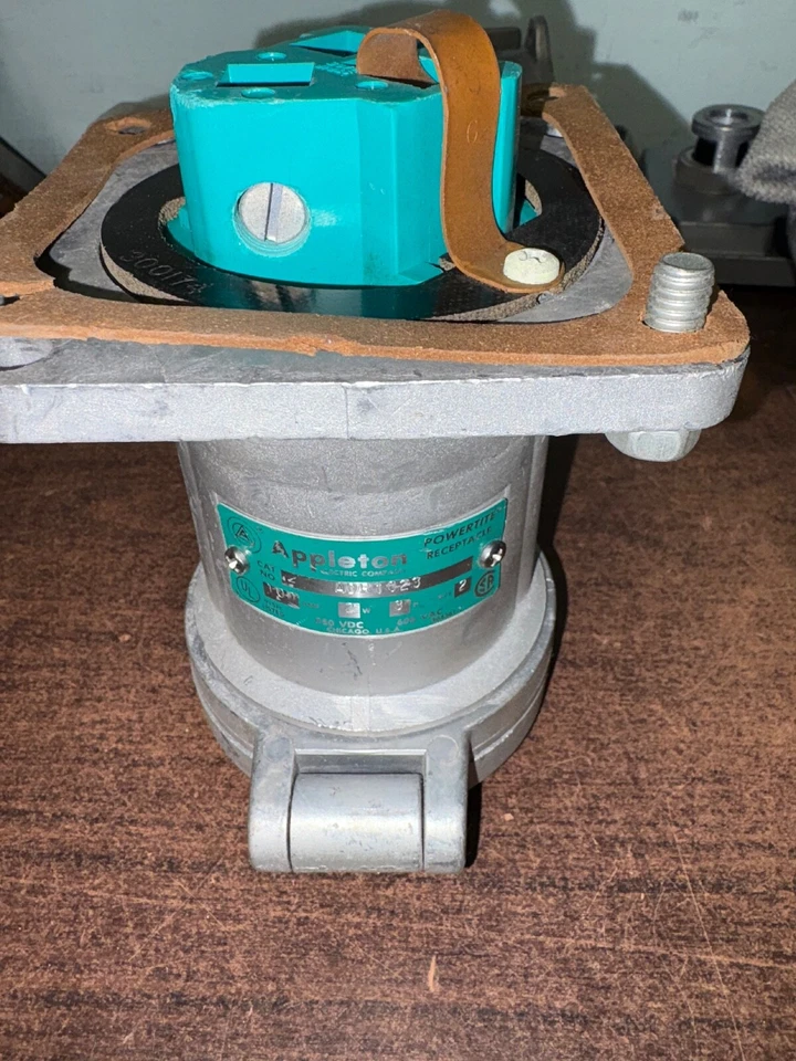 RECEPTÁCULO APPLETON ADR1023 POWERTITE 100 AMP 2 CABLES 3 POLOS 250VDC 600VAC 397 NUEVO DE STOCK Foto 1 de 4