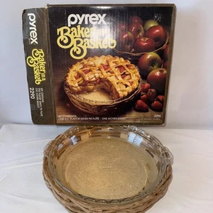 Vintage PYREX Baker In A Basket 9 1/2" Pie Plate with Woven Basket Original Box - Picture 1 of 7