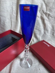 Flûte à Champagne modèle Véga bleue foncé cristal de Baccarat - Foto 1 di 6