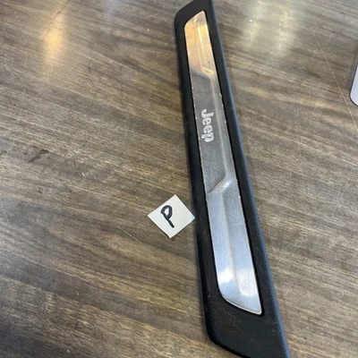 Jeep Grand Cherokee 2011-2021 estribo de puerta rasguño panel placa moldura 1NC80DX9AB OEM Foto 1 de 4