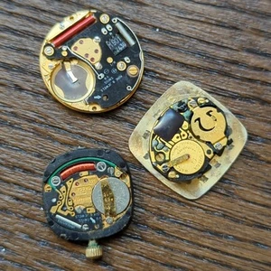 3 x Movimientos de Reloj de Cuarzo Omega, Sin Probar para Piezas o Restauración (J36) - Imagen 1 de 2