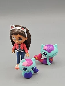 Spin Master Gabby's Dollhouse Mercat sirena lotto di 3 figure PVC Gabby Gabbie  - Foto 1 di 3