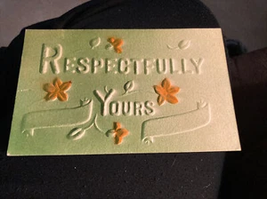 Letra grande “Respetuosamente tuya” con flores. - Imagen 1 de 2