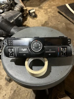 Manual Climate Control HVAC Assembly For 09-11 Kia Borrego  3.8 972502J040 - Image 1 of 4