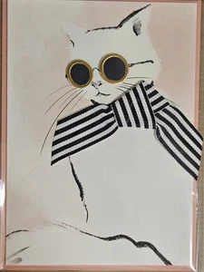 PAPIRO MATEJA KOVAC GATO BLANCO FRESCO CON BUFANDA Y GAFAS DE SOL TARJETA DE CUMPLEAÑOS - Imagen 1 de 3