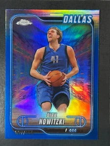 #197 Dirk Nowitzki, Dallas Mavericks 2024-25 Topps cromo refractor azul/150 - Imagen 1 de 2
