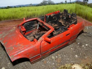 (DS) 1/18 depósito de chatarra rayado y aplastado BMW listo para ir a la trituradora - Imagen 1 de 7