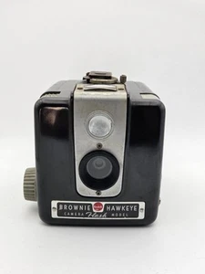 KODAK Brownie Hawkeye Camera Flash Model Film Vtg 1950’s - Untested - Picture 1 of 10