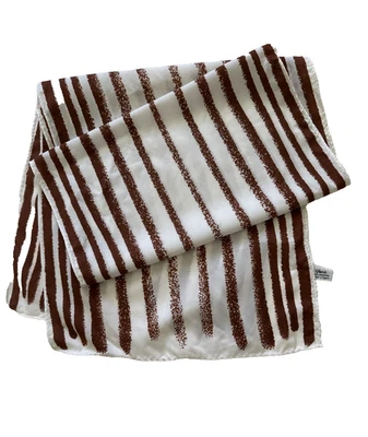 Vera Bufanda Largo Rectángulo Cuello/Pelo Borde Enrollado Costura a Mano De Colección Letrero Vera 50ix11" Foto 1 de 4