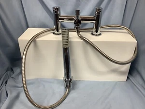 Alterna ALT10010 Ortona Mezclador de ducha de baño montado en cubierta cromado F&F - Imagen 1 de 10