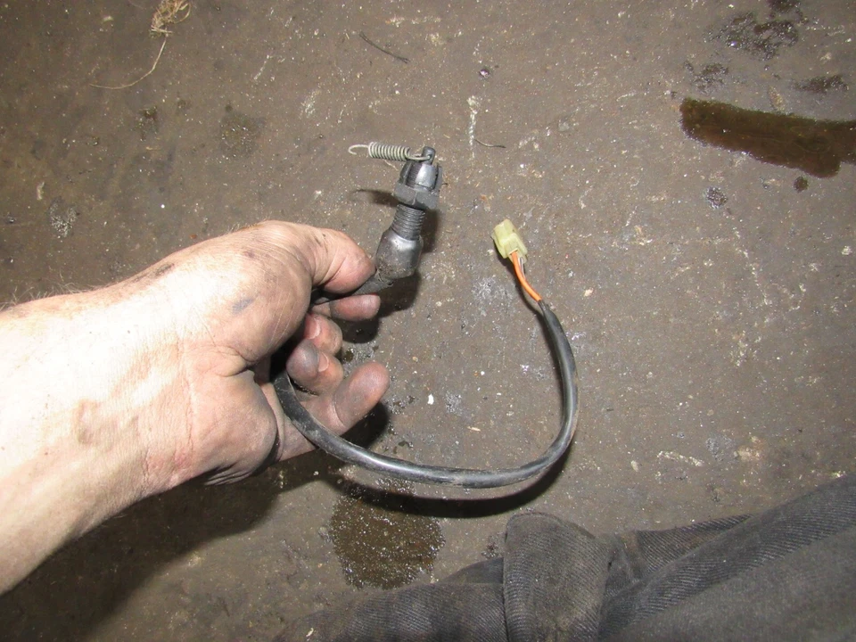 Interruptor de freno trasero Suzuki VZ800 1999 Marauder Foto 1 de 1