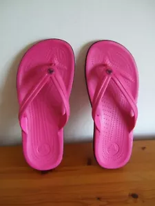 Crocs CROCBAND FLIP Unisex Mens Womens Soft Toe Post Flip Flops Hot Pink 5/6 - Picture 1 of 4