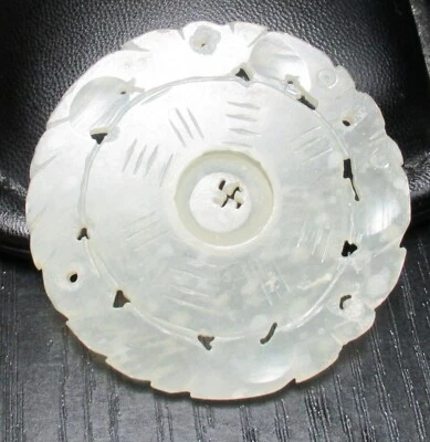 COLGANTE MEDALLÓN DE JADE TRANSLÚCIDO CHINO TALLADO CON CENTRO MÓVIL Foto 1 de 3