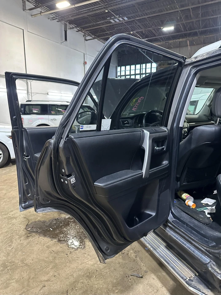 Used Rear Left Door Assembly Rear Side fits: 2014 Toyota 4 runner electric windo - Imagem 1 de 4