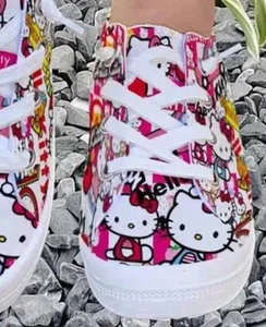 Zapatillas sin cordones de lona Sanrio Hello Kitty para mujer 7,5/38 EE. UU. Nuevas - Imagen 1 de 6