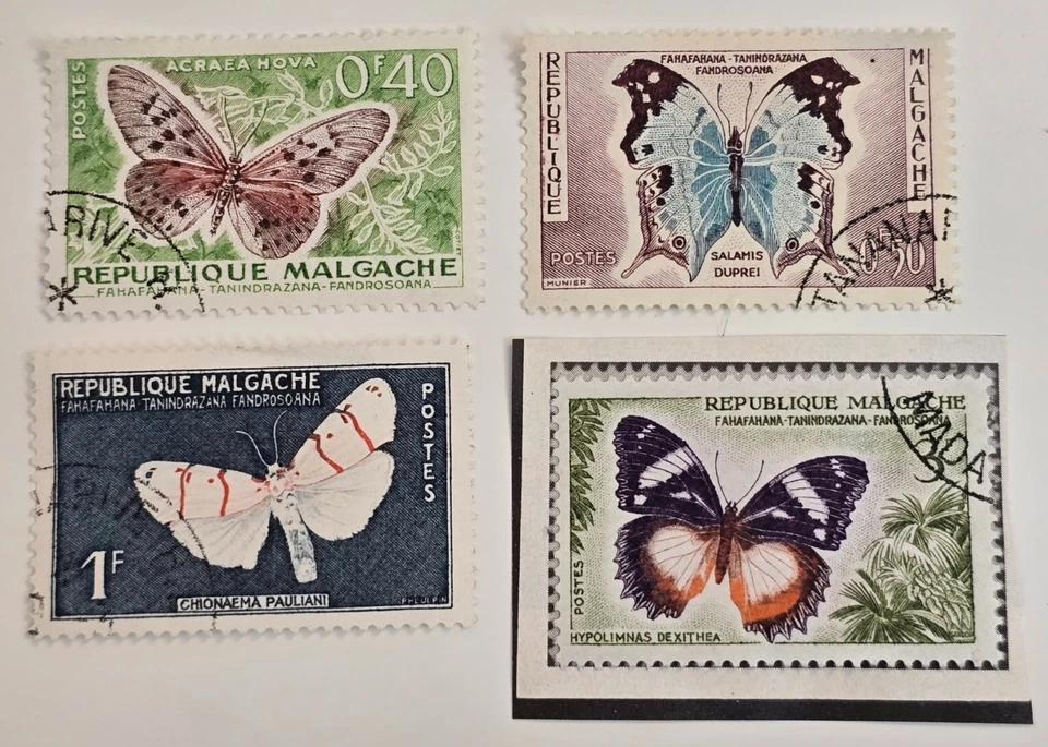 Estampillas de mariposas de Madagascar - 4 usadas - diseños coloridos - vida silvestre - A18 Foto 1 de 1