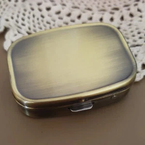 Edle Messing Pillenbox für Geldbörse oder Tasche - stilvolle Metall Pillenhülle Halter Geschenk - Bild 1 von 24