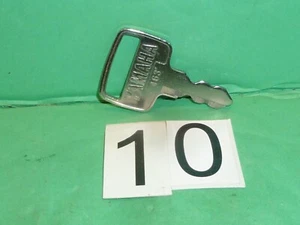 OEM YAMAHA OUTBOARD MOTOR IGNITION REPLACEMENT KEY #463 (90890-55832-00) - Bild 1 von 3