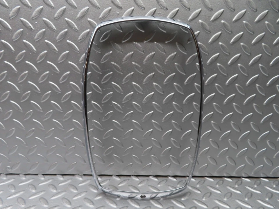 ♙��20802� Mercedes-Benz W114 250CE cupé faro marco cromado Hella Foto 1 de 4