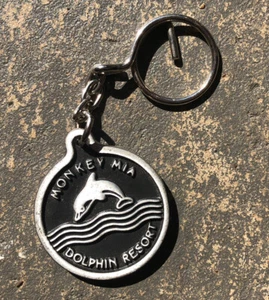 MONKEY MIA DOLPHIN RESORT Western Australia CHUNKY KEYRING excellent cond 4cm - Picture 1 of 3